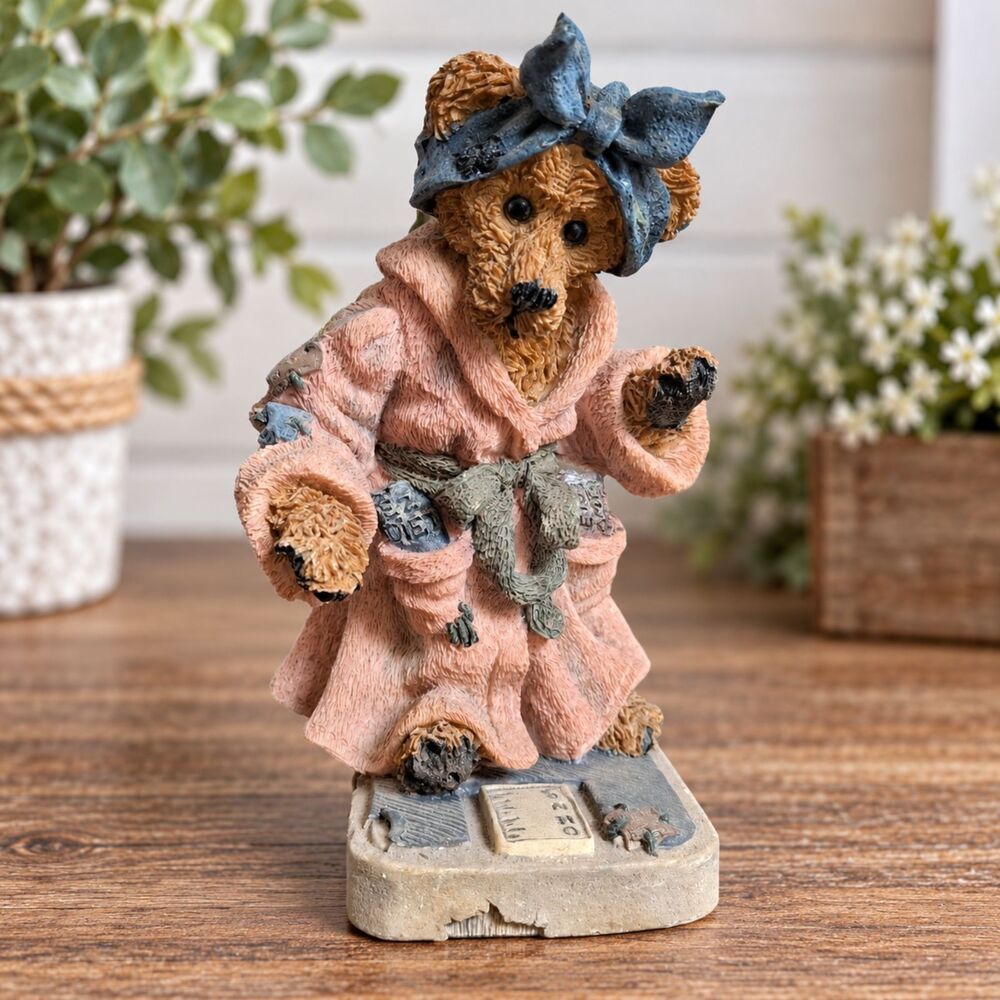 Boyds Bears & Friends Ms Grig Saturday Night Resin Figurine IOB Collectible 2284
